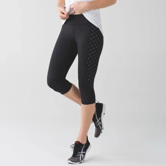 Lululemon Tight Stuff Crop Reflective Sequin Dot Silver Capri Athletic Leggings - Picture 1 of 7
